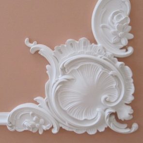 Stuckelement an der Decke