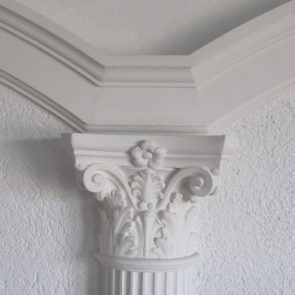 Stuckelement an der Wand