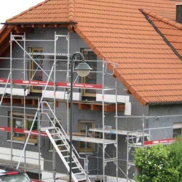 Wärmedämmung mit Neowallplatten, im Sockelbereich mit Perimeterdämmplatten